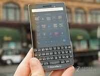  黑莓P9983今日報價7267元 經(jīng)典外觀設(shè)計