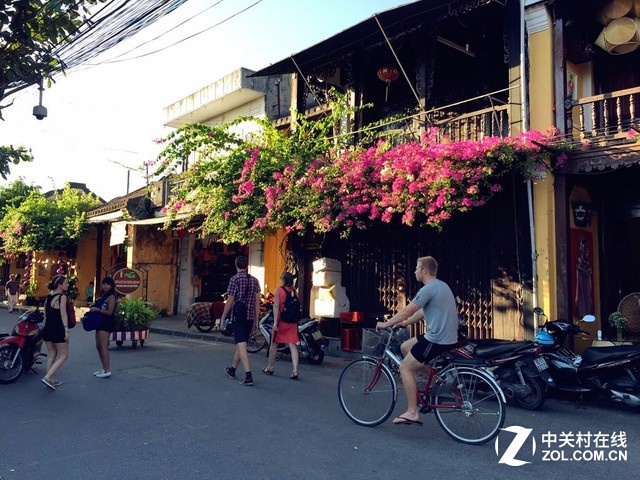 去旅游最痛苦的莫過于行李，在世紀寒潮席卷國內(nèi)的情況下，去到溫度適宜的越南峴港，行李選擇比較困難。所以糾結之后，我決定減輕其他不必要的重型裝備，例如單反、<a href=/notebook/ target=_blank class=infotextkey><a href=/notebook/ target=_blank class=infotextkey><a href=/notebook/ target=_blank class=infotextkey>筆記本</a></a></a>等，轉而用更加便捷方便的<a href=/mobile/ target=_blank class=infotextkey>手機</a>拍攝和處理照片，因此選擇了<a href=/tags/92-0.html target=_blank class=infotextkey>vivo</a>在剛剛推出的年度旗艦產(chǎn)品夠快才暢快vivo X6。