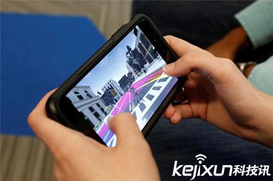 福特自動(dòng)駕駛汽車秒變電影院：撩妹必備神器！