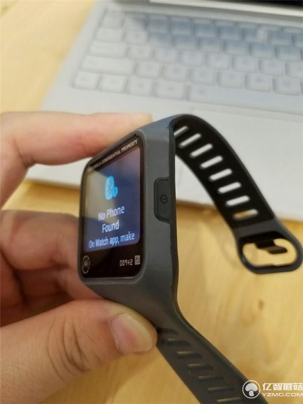 摩托手表原型曝光 Moto360差不點(diǎn)就是方形了