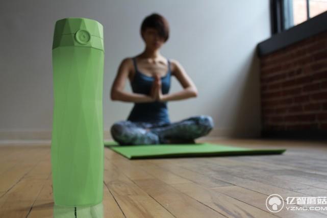 這款顏值爆表的智能水杯能提醒你按時補水