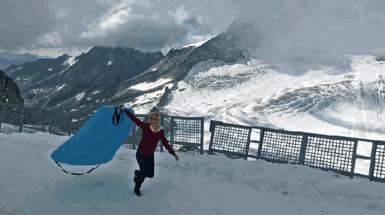 這個氣墊充氣只需10秒鐘 雪地里都能舒服的躺著