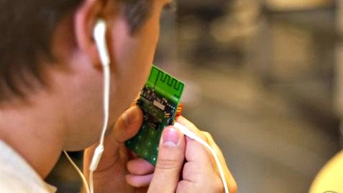 續航一輩子 全球首款無電池手機誕生！
