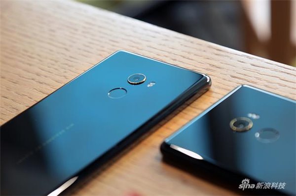 小米MIX 2評(píng)測(cè)：敢在蘋(píng)果發(fā)布會(huì)前推新旗艦，靠這些