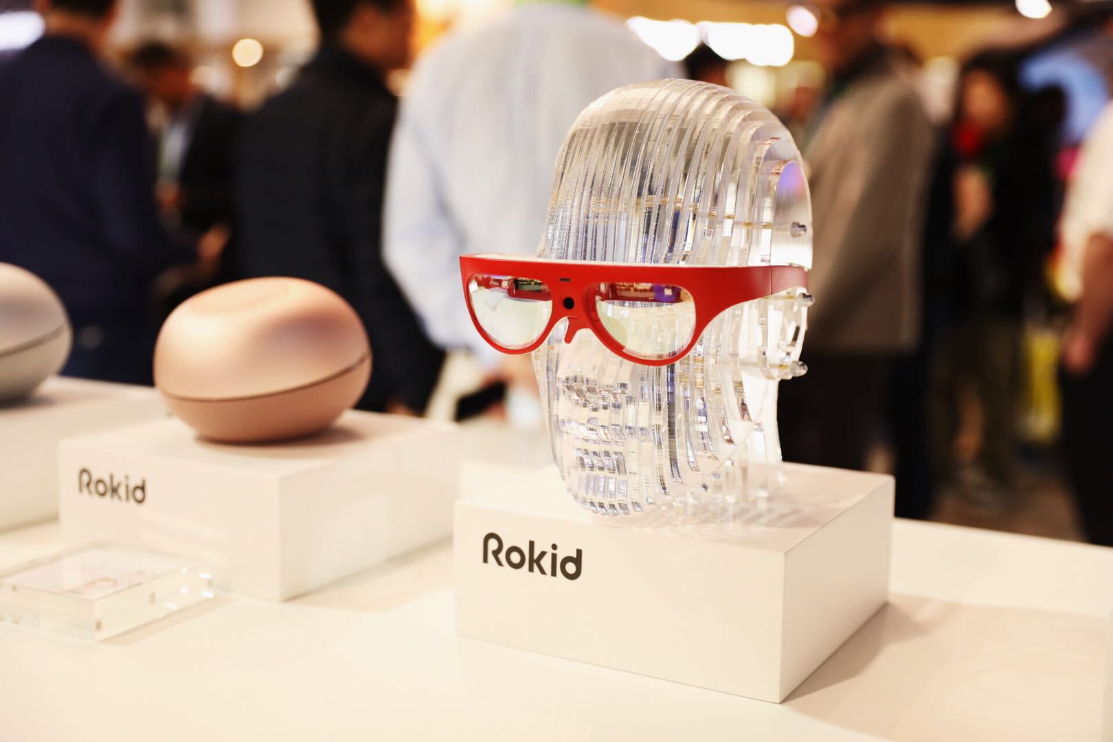 Rokid發(fā)布AR眼鏡新品 支持人臉識(shí)別手勢(shì)識(shí)別等功能