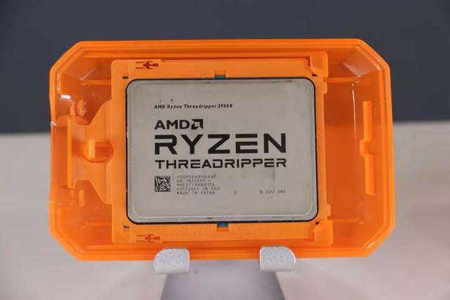 AMD線程撕裂者2990WX開箱圖賞 32核最強(qiáng)CPU來襲！