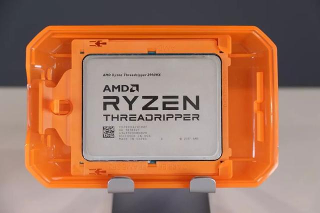 AMD線程撕裂者2990WX開箱圖賞 32核最強(qiáng)CPU來襲！