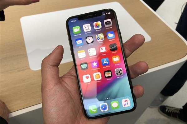 iPhone XS金色版真機圖賞：玻璃機身、COP封裝劉海全面屏