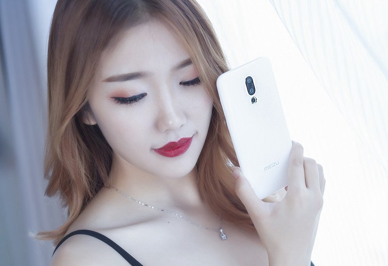 魅族16X汝窯白美女圖賞：網(wǎng)友直呼手機(jī)真美，人更美!
