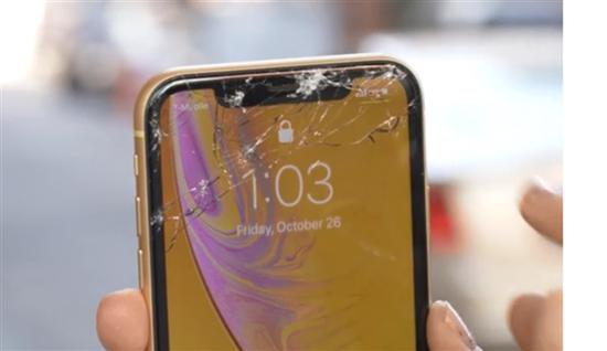 蘋果iPhone XR手機(jī)跌落測試：比起XS來果然差遠(yuǎn)了