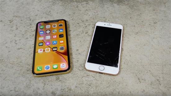 蘋果iPhone XR手機(jī)跌落測試：比起XS來果然差遠(yuǎn)了