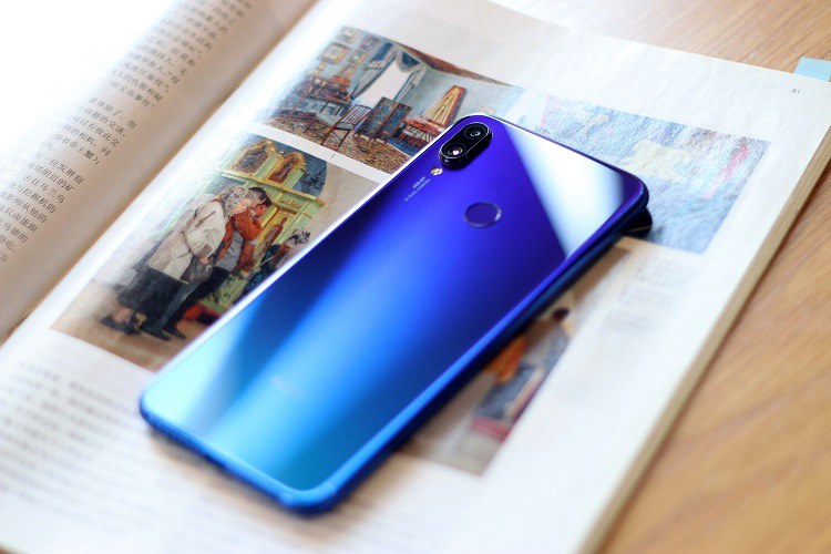 紅米Note7夢(mèng)幻藍(lán)開箱圖賞：滿血流暢，越級(jí)新國(guó)民千元手機(jī)