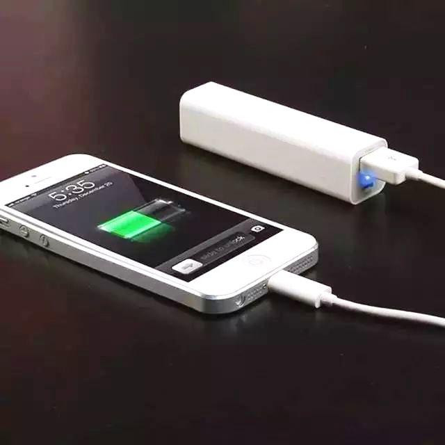 手機充完電要拔掉充電器嗎？手機充完電后先拔手機還是充電器