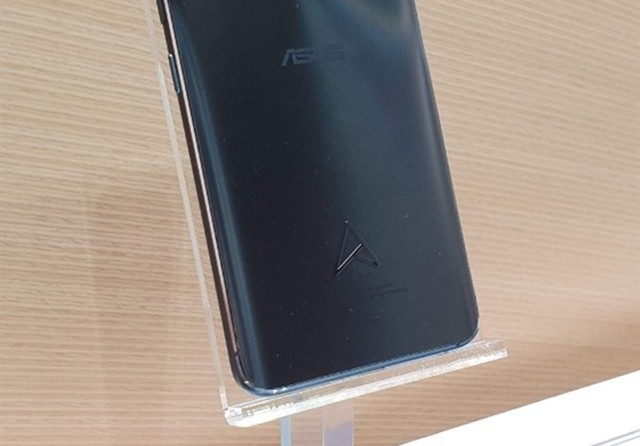 華碩發(fā)布Zenfone 6 Edition 30手機(jī)：12GB<a href=/tags/2778-0.html target=_blank class=infotextkey>內(nèi)存</a>+512GB存儲(chǔ) 